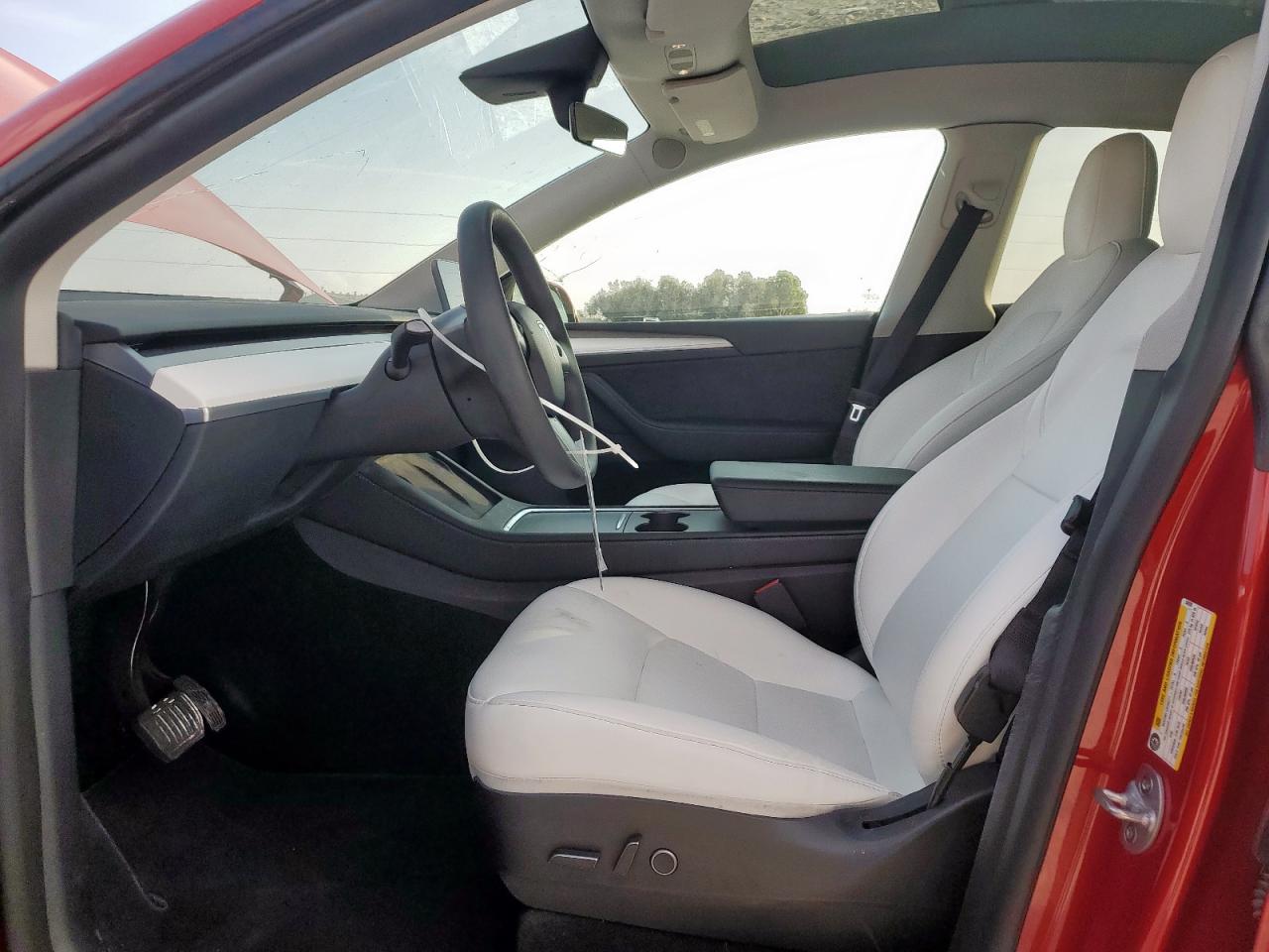 2022 Tesla Model Y VIN: 7SAYGDEE9NF548990 Lot: 93499255