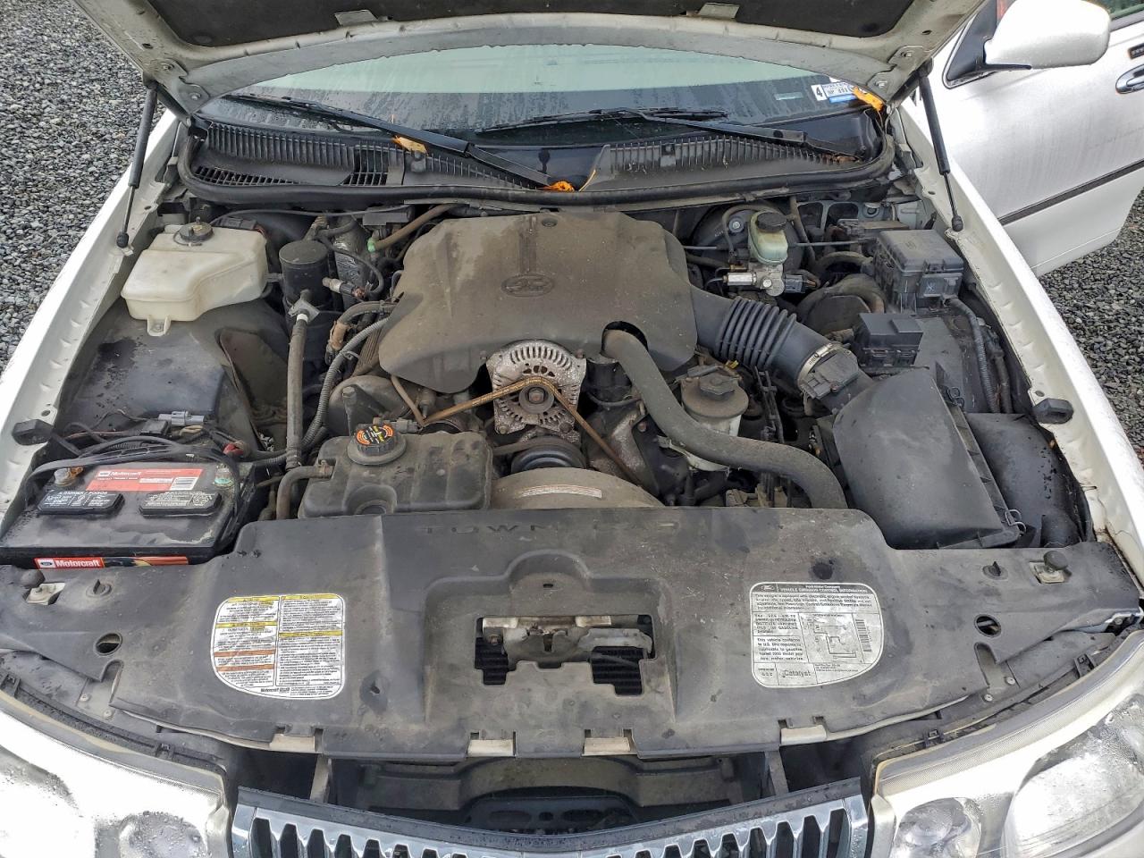 2000 Lincoln Town Car Executive VIN: 1LNHM81W5YY765769 Lot: 94150685