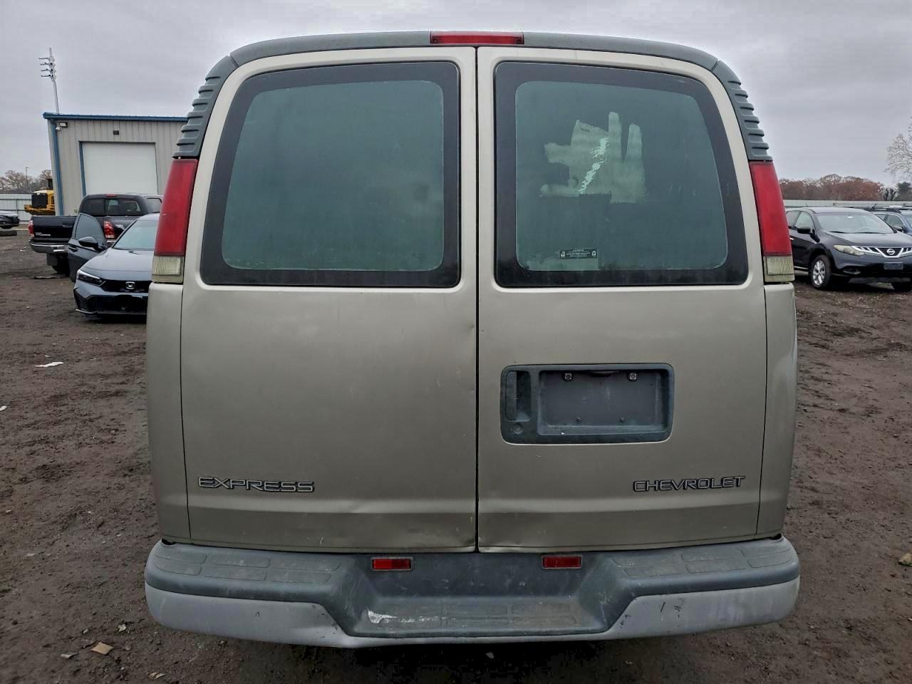 2002 Chevrolet Express G1500 VIN: 1GCFG15M621138047 Lot: 93784465