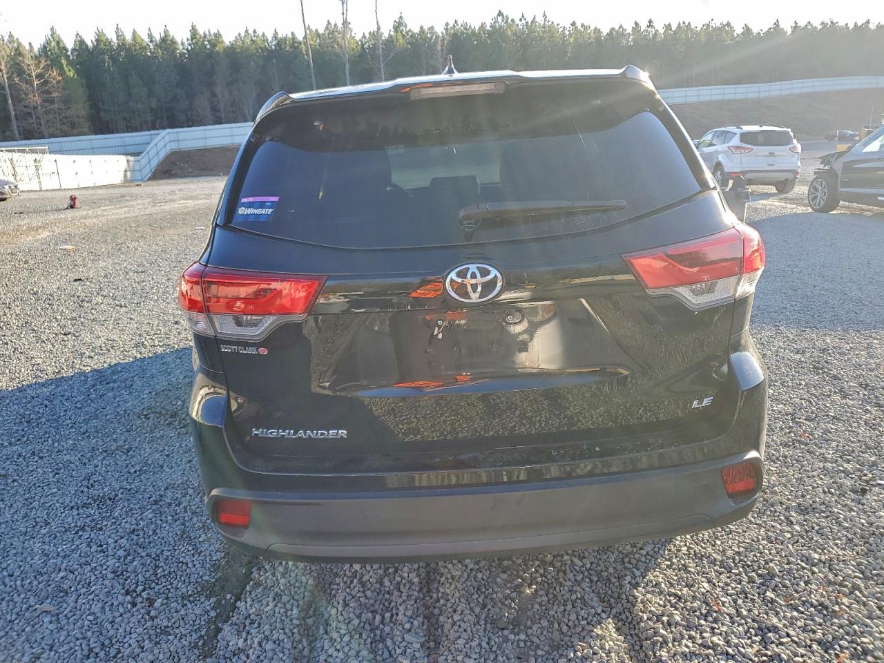 2018 Toyota Highlander Le VIN: 5TDZZRFH8JS263205 Lot: 94493485