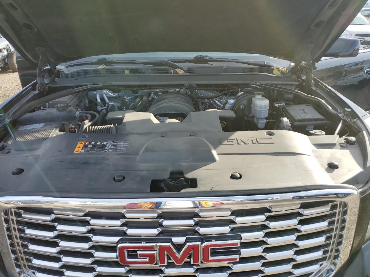 2018 GMC Yukon Xl Denali VIN: 1GKS2HKJ7JR120998 Lot: 93207515