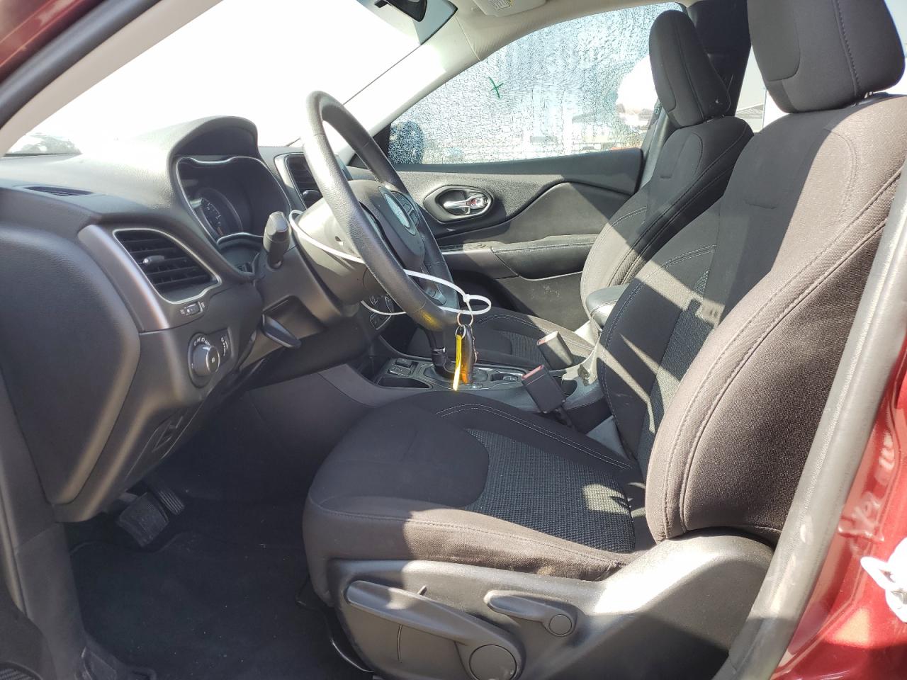 2019 Jeep Cherokee Latitude VIN: 1C4PJLCBXKD381507 Lot: 90922575