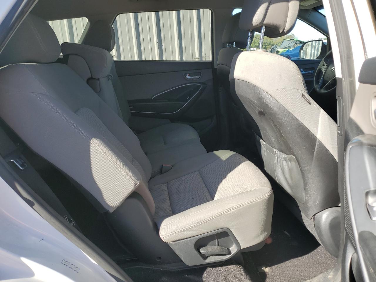 2017 Hyundai Santa Fe Se VIN: KM8SM4HF1HU226447 Lot: 92640255