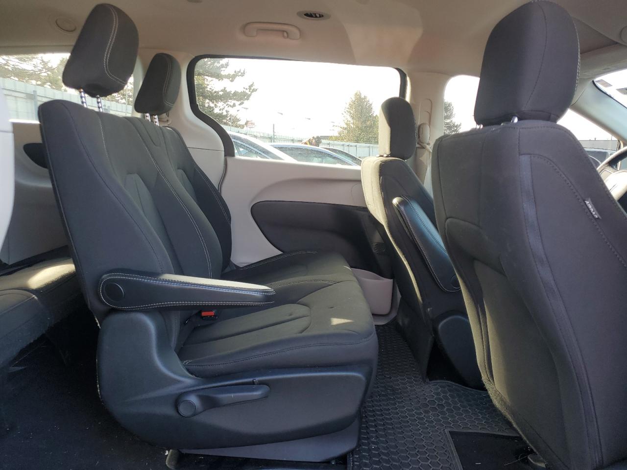 2020 Chrysler Voyager L VIN: 2C4RC1AGXLR235760 Lot: 92608965