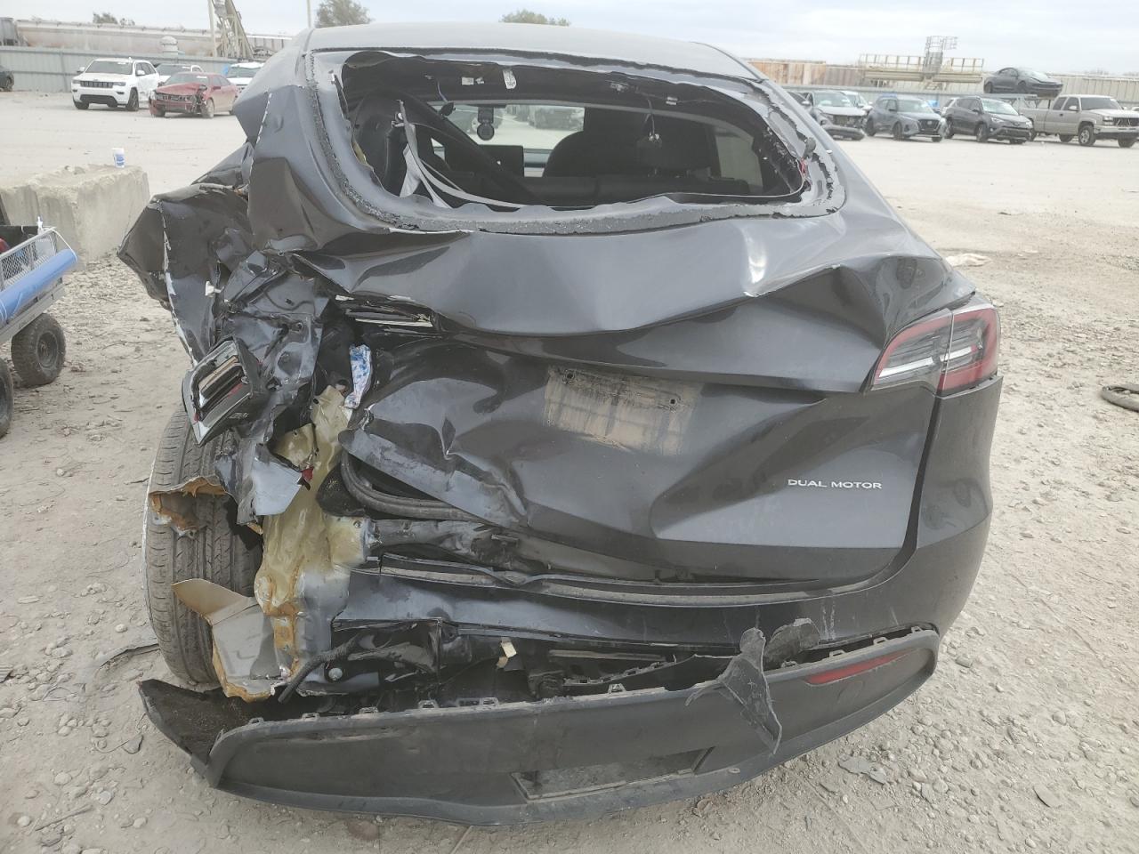 2024 Tesla Model Y VIN: 7SAYGAEE1RF066969 Lot: 91133185