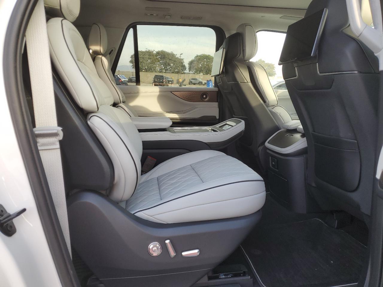 2025 Lincoln Navigator L Black Label VIN: 5LMJJ3TG2SEL09589 Lot: 92270455