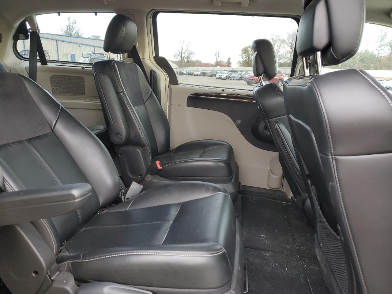 2011 Chrysler Town & Country Limited VIN: 2A4RR6DG2BR758707 Lot: 92102145