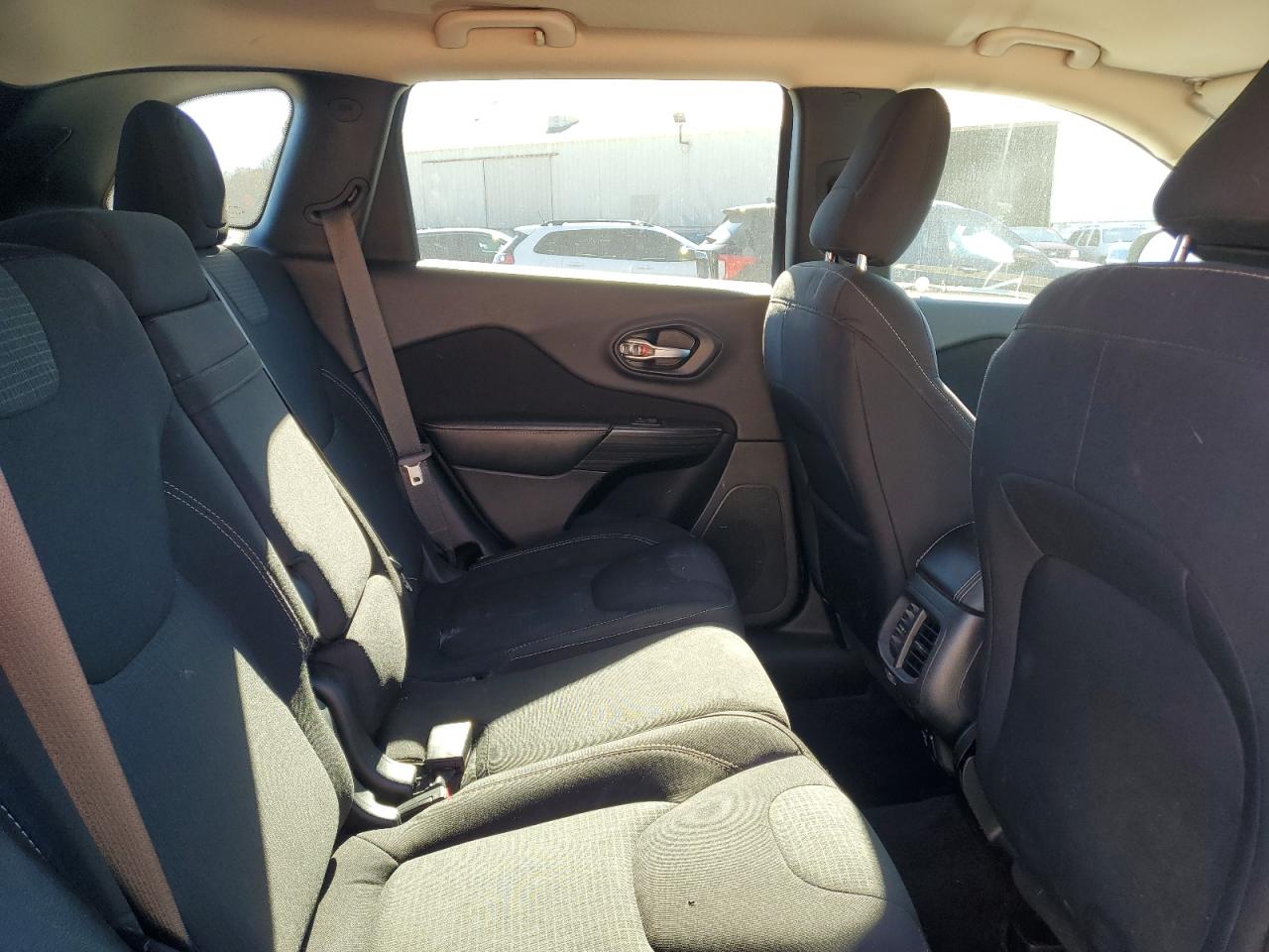 2016 Jeep Cherokee Latitude VIN: 1C4PJMCB5GW240894 Lot: 91250585