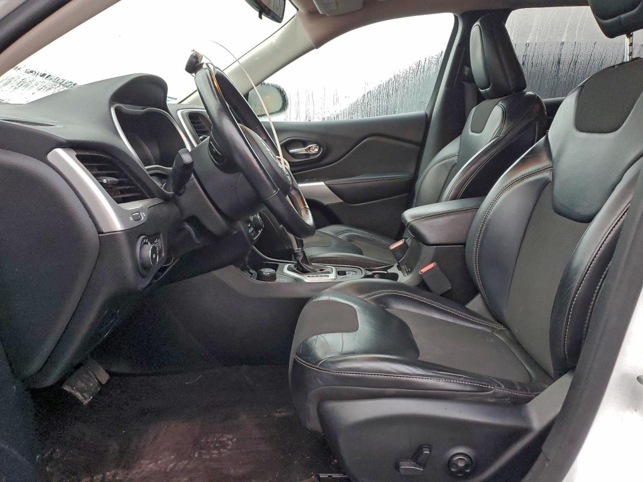 2018 Jeep Cherokee Latitude Plus VIN: 1C4PJMLX4JD579001 Lot: 94229805