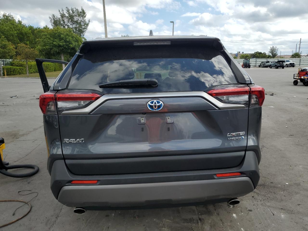2020 Toyota Rav4 Limited VIN: JTMDWRFV5LD548807 Lot: 93292085