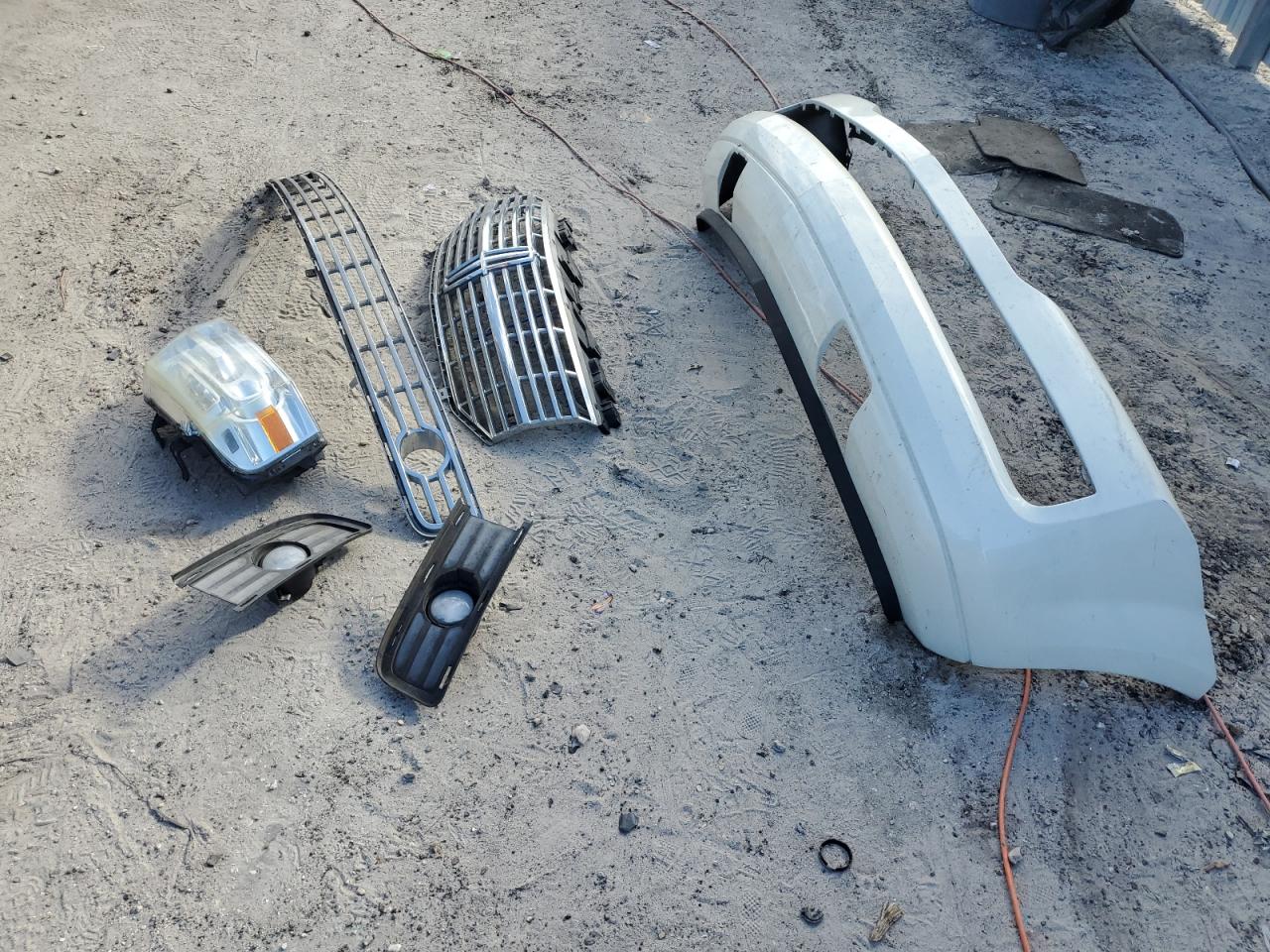 2008 Lincoln Navigator VIN: 5LMFU27548LJ19877 Lot: 92306785