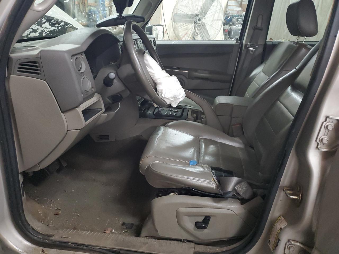 2007 Jeep Commander VIN: 1J8HH48K57C599200 Lot: 91996525