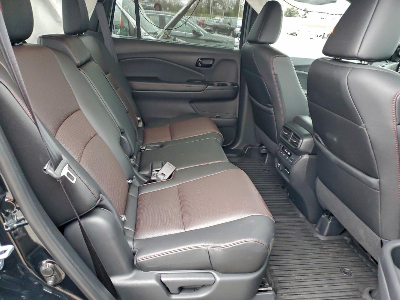 2024 Honda Passport Black Edition VIN: 5FNYF8H86RB002666 Lot: 94411025