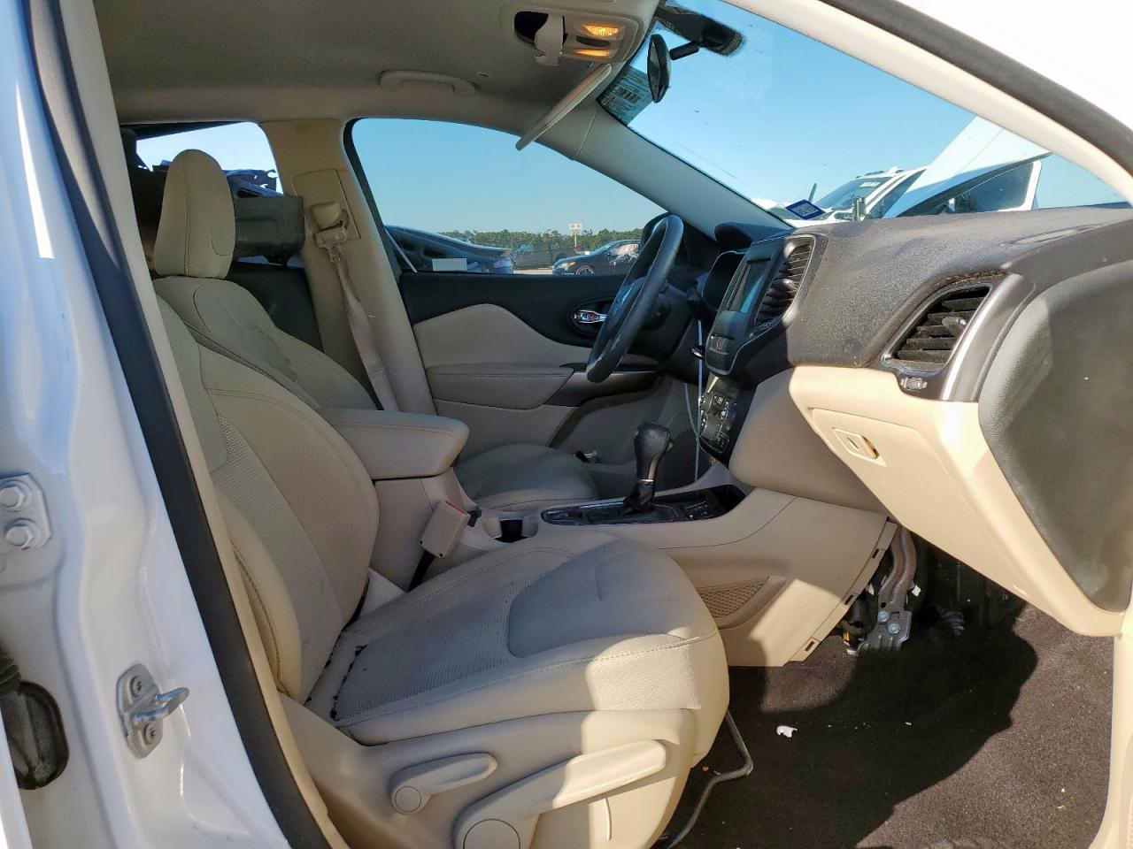 2019 Jeep Cherokee Latitude VIN: 1C4PJLCB5KD203939 Lot: 91452135