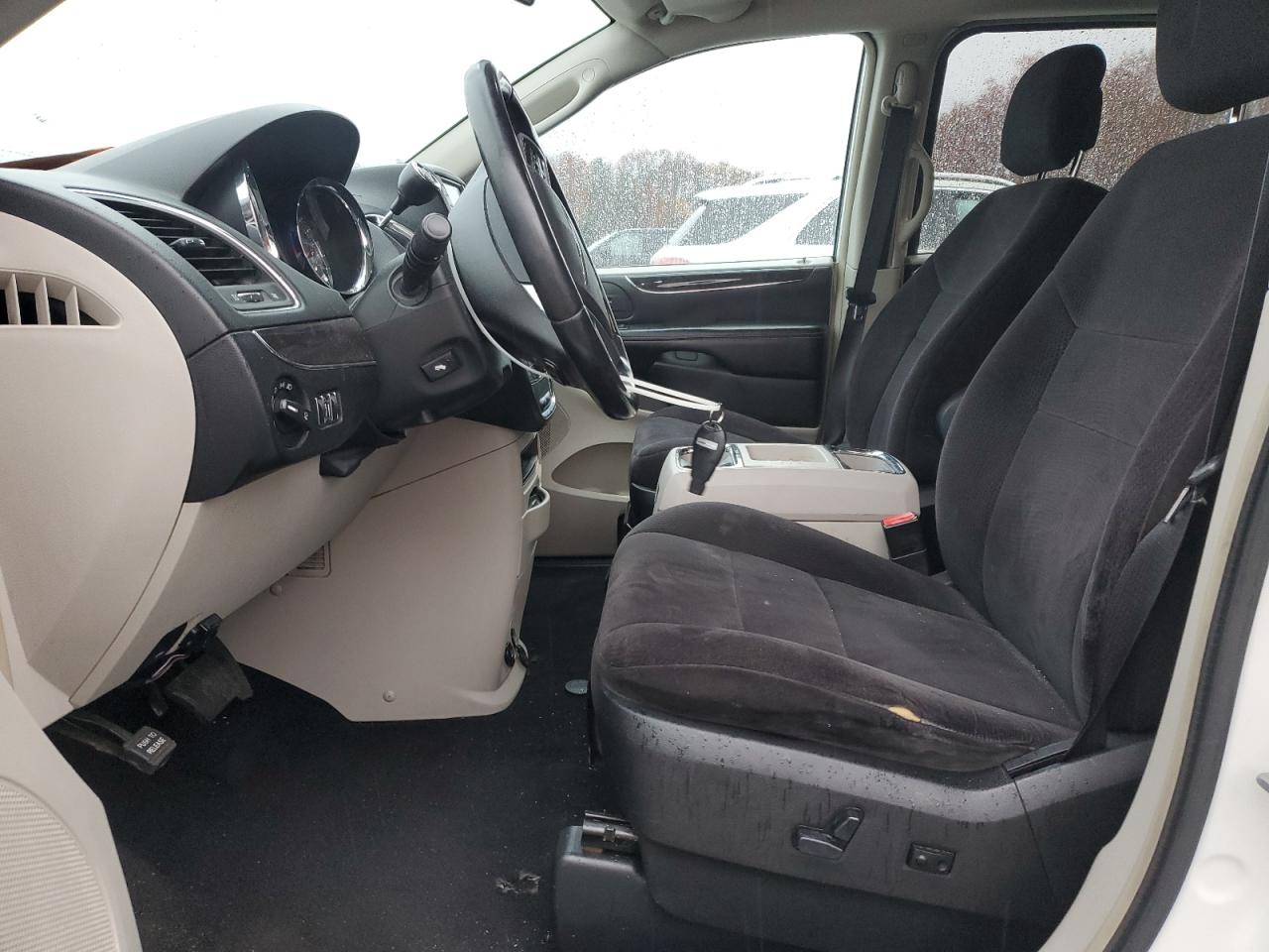 2011 Chrysler Town & Country Touring VIN: 2A4RR5DG0BR638155 Lot: 92087985