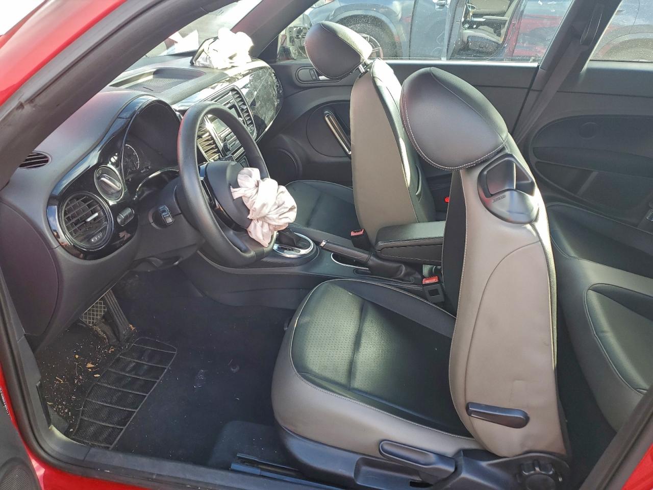 2015 Volkswagen Beetle 1.8T VIN: 3VWF17AT0FM631293 Lot: 94382215