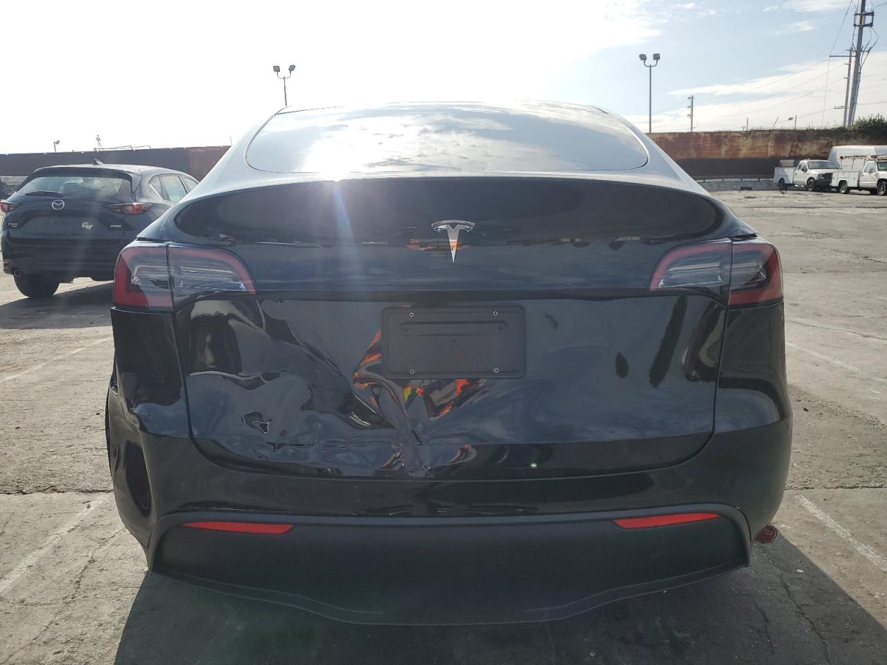 2024 Tesla Model Y VIN: 7SAYGDED0RF044065 Lot: 91313215