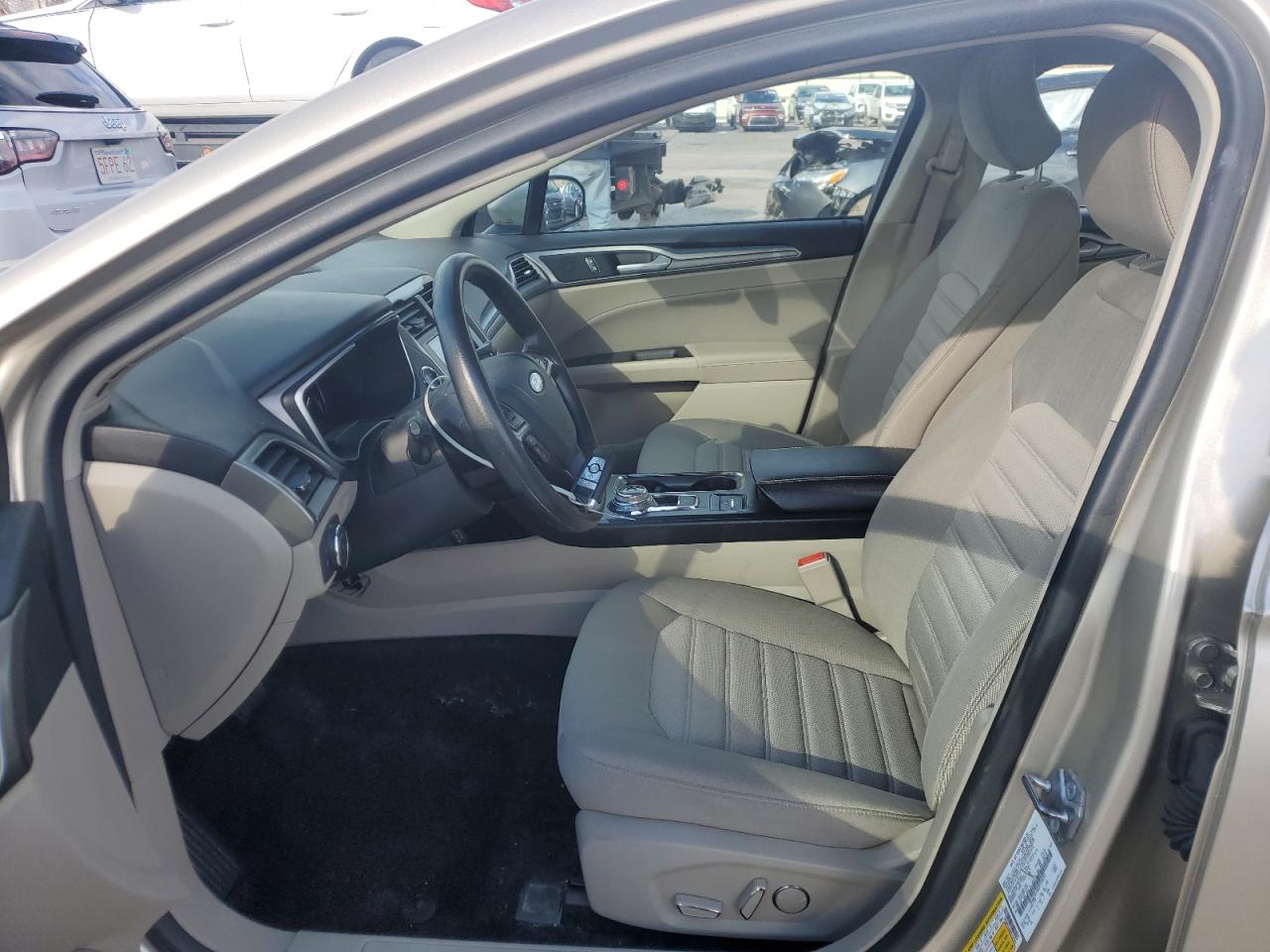 2019 Ford Fusion Se VIN: 3FA6P0LU6KR195695 Lot: 93187225