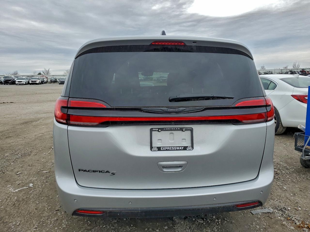 2024 Chrysler Pacifica Touring L VIN: 2C4RC1BG4RR184232 Lot: 93119475