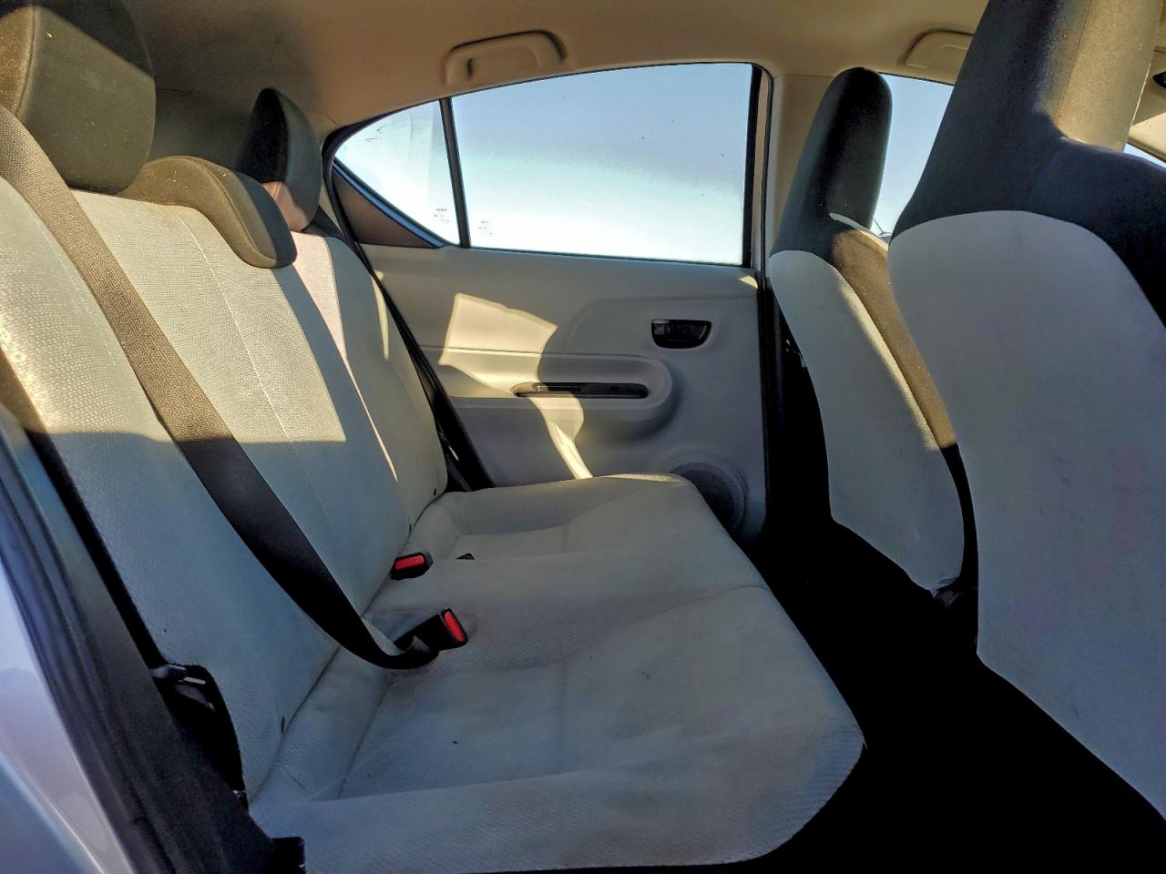 2014 Toyota Prius C VIN: JTDKDTB34E1572390 Lot: 93971585