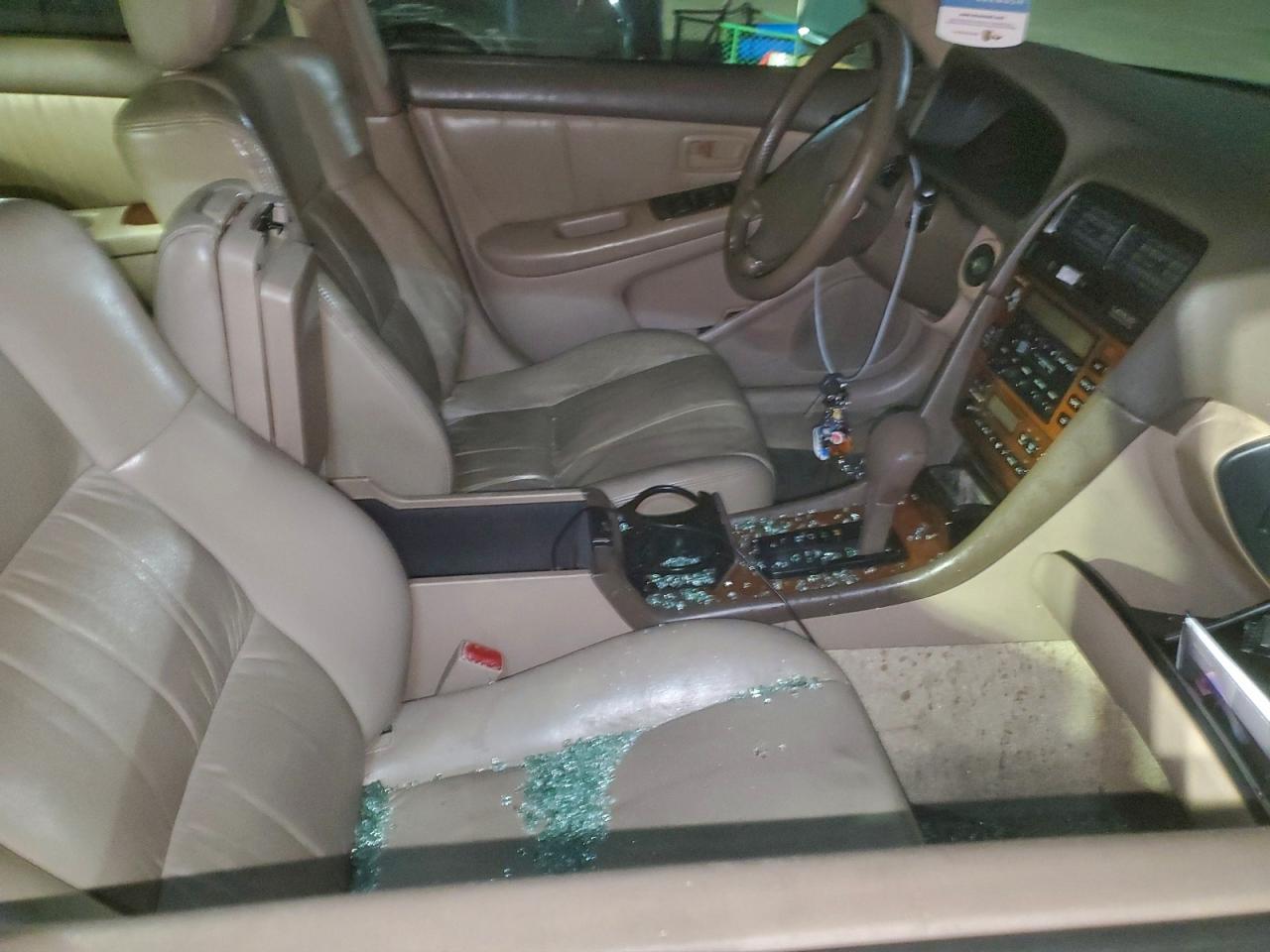 2000 Lexus Es 300 VIN: 076119 Lot: 85441275