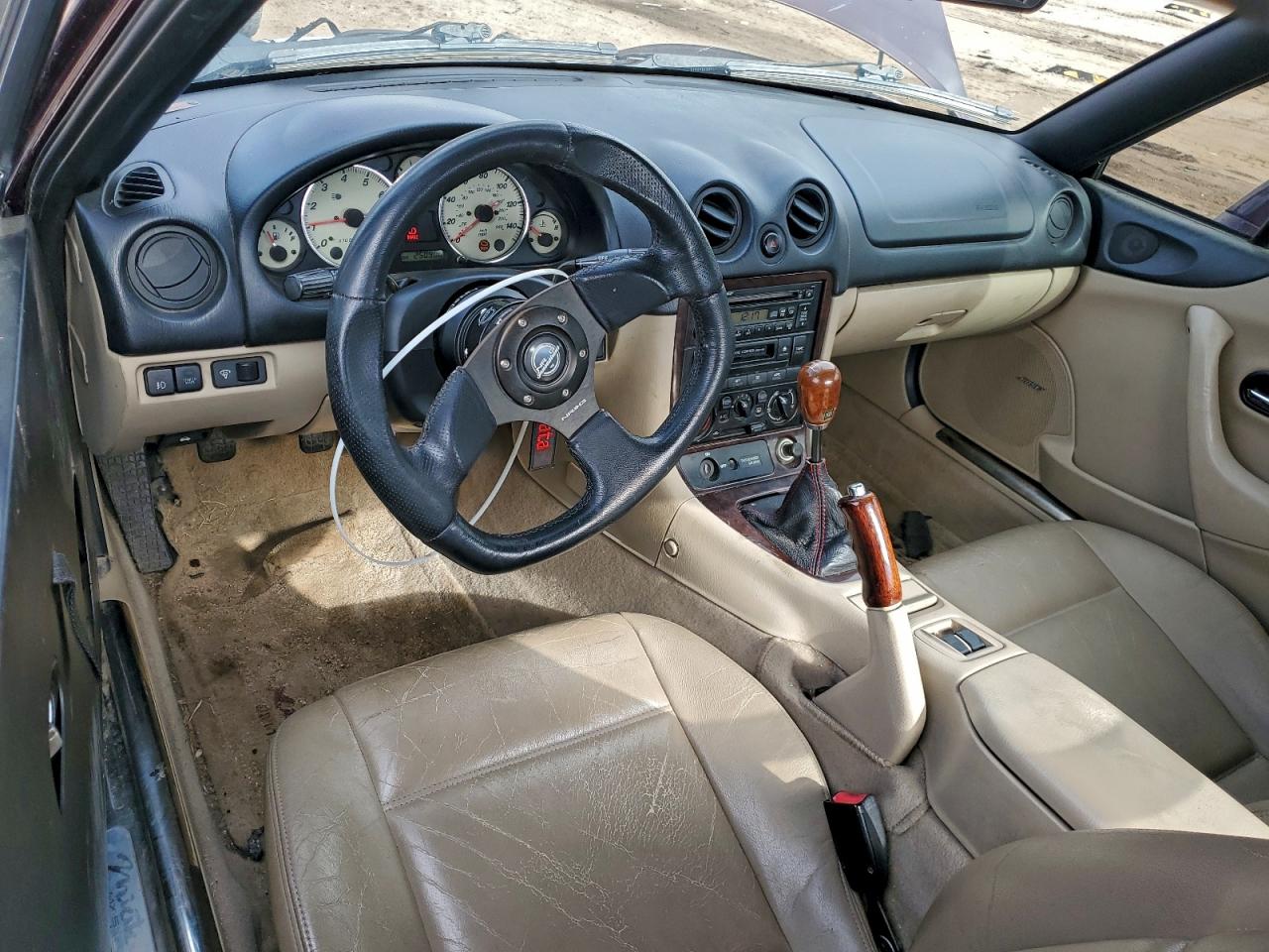 2000 Mazda Mx-5 Miata Base VIN: JM1NB3537Y0147643 Lot: 93718765