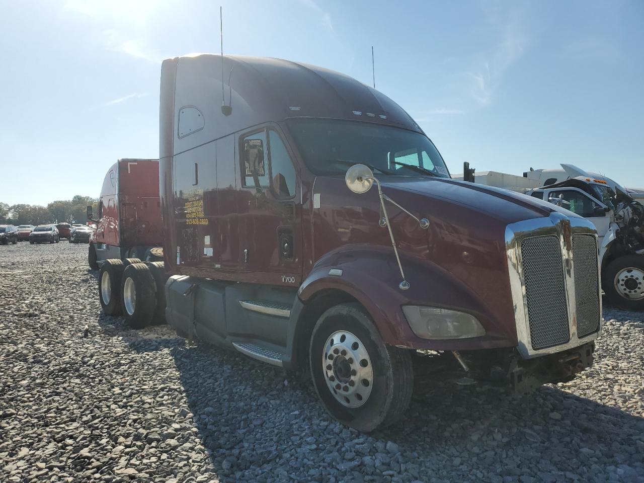 KENWORTH T700 HOOD 2012. Lot# 91016595. VIN 1XKFD48XXCJ315771. Photo 1