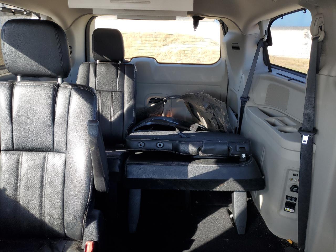 2015 Chrysler Town & Country Touring L VIN: 2C4RC1CGXFR590672 Lot: 92706635