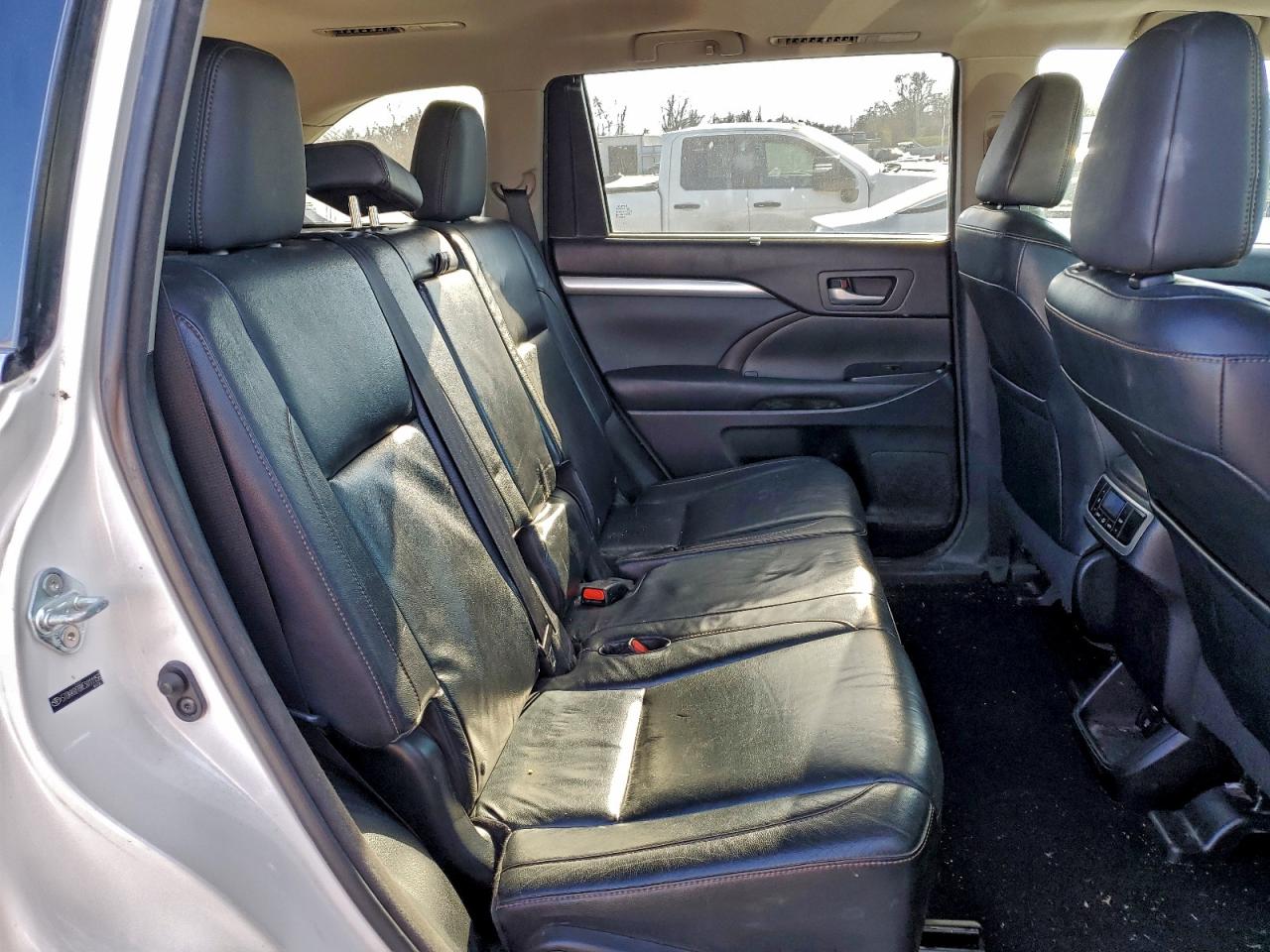 2014 Toyota Highlander Xle VIN: 5TDKKRFHXES011158 Lot: 94123285