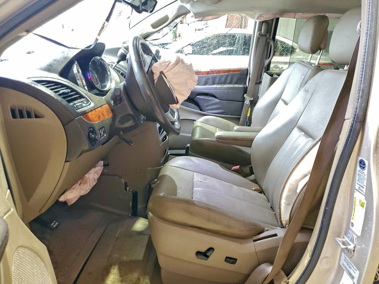 2015 Chrysler Town & Country Touring L VIN: 2C4RC1CG3FR627433 Lot: 93851895