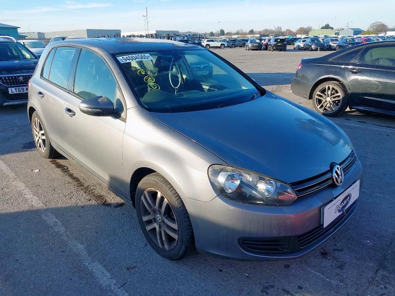2009 VOLKSWAGEN GOLF SE