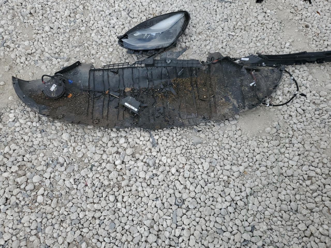 2024 Tesla Model Y VIN: 7SAYGDEF4RA318253 Lot: 93200265