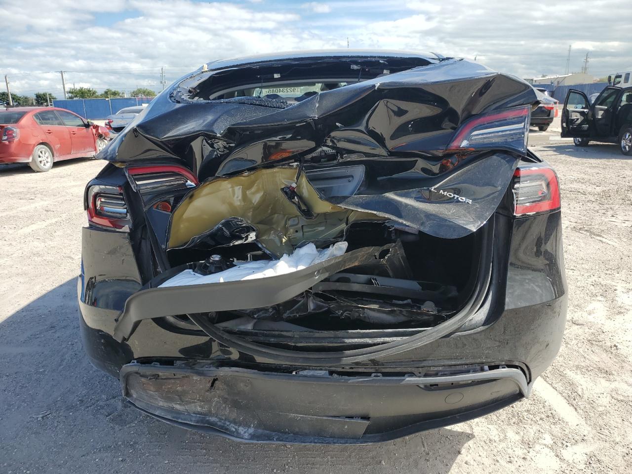 2023 Tesla Model Y VIN: 7SAYGDEE3PF709823 Lot: 92234085