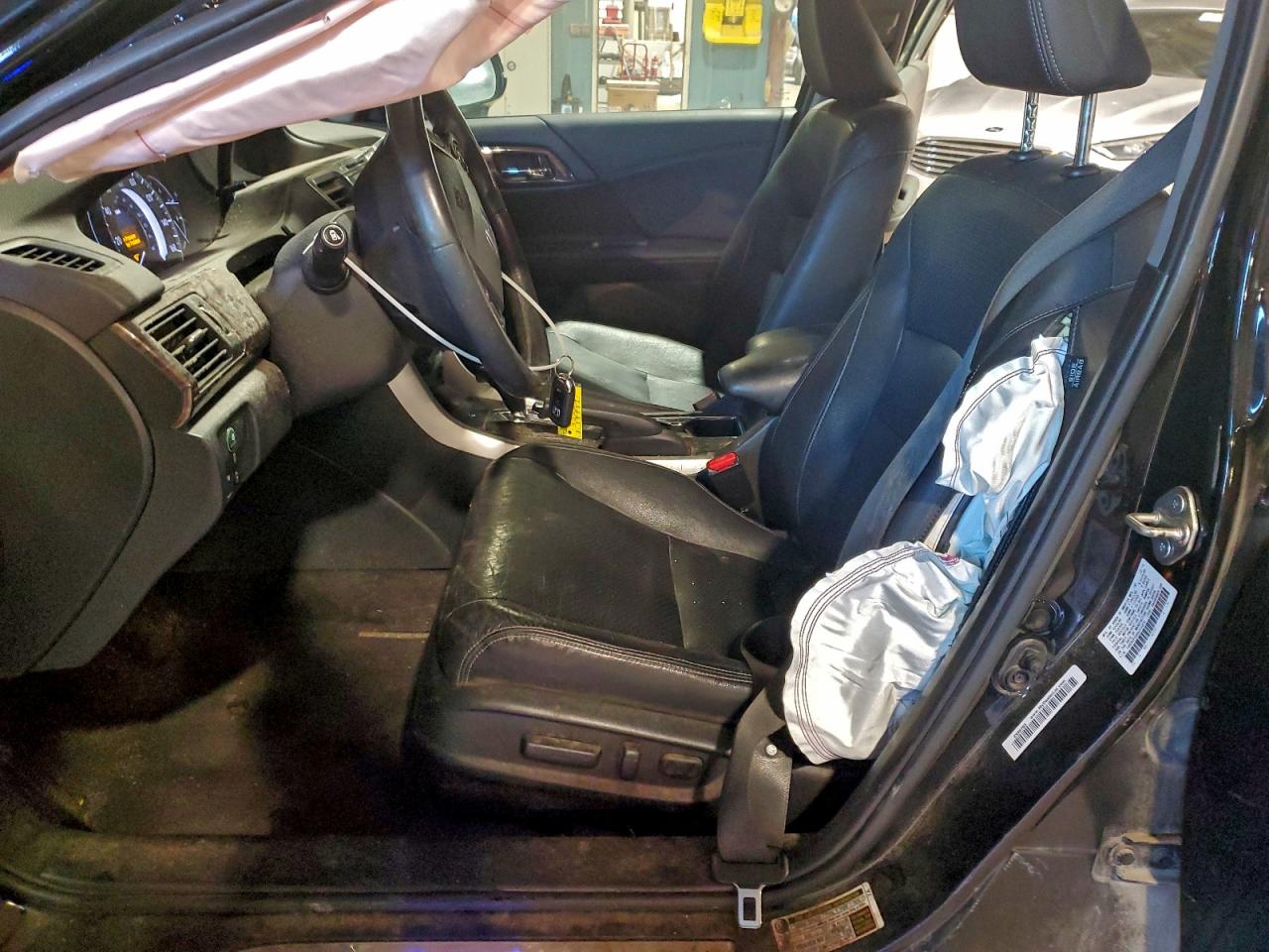 2016 Honda Accord Touring VIN: 1HGCR3F99GA015824 Lot: 94250155