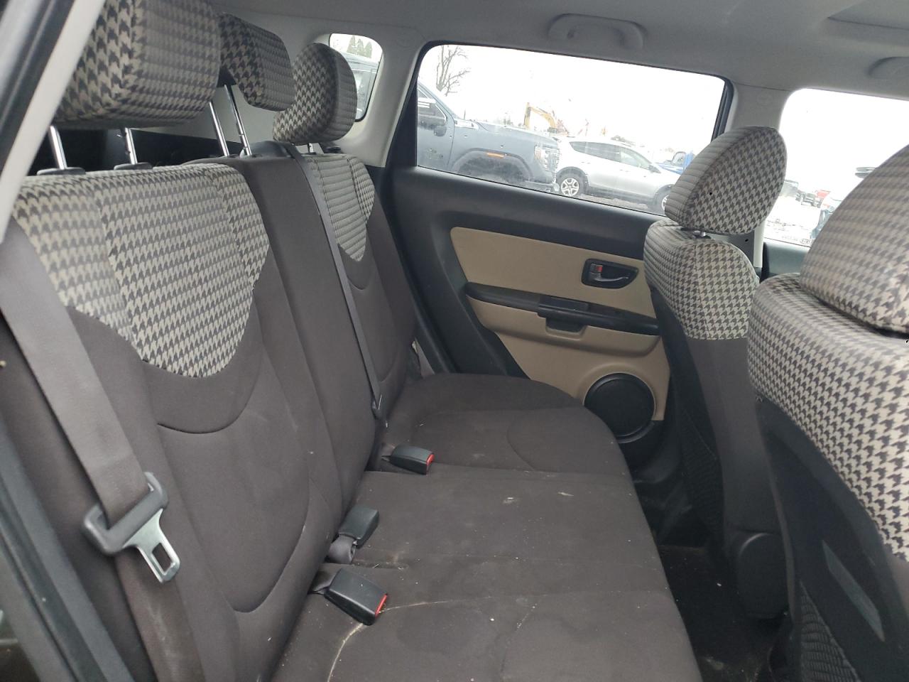 2011 Kia Soul + VIN: KNDJT2A2XB7281094 Lot: 93254795