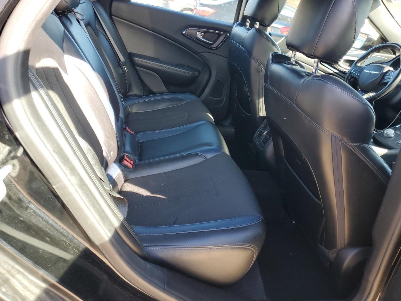 2015 Chrysler 200 S VIN: 1C3CCCBGXFN505916 Lot: 92730645