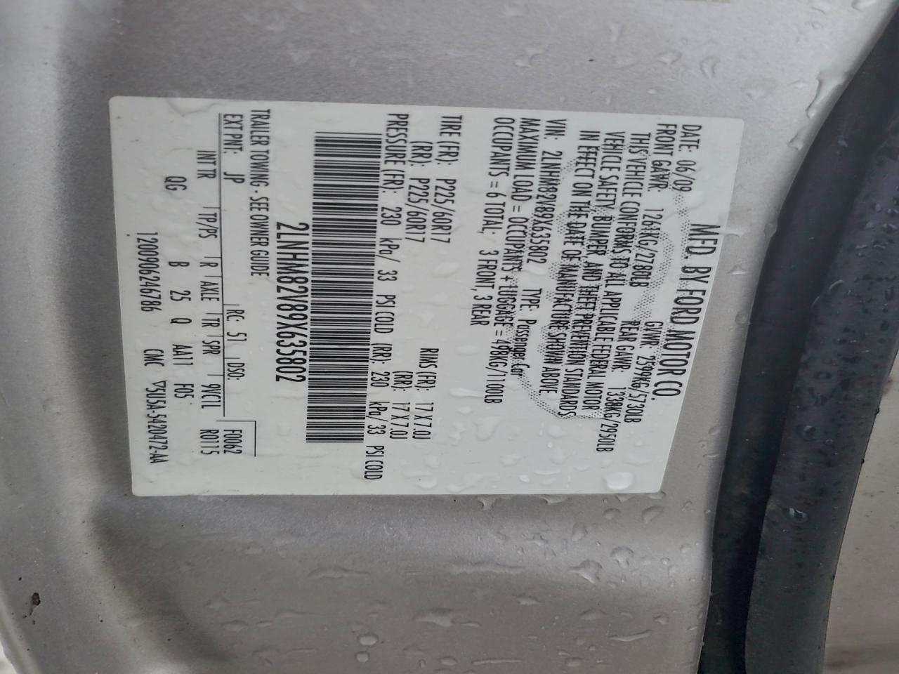 2009 Lincoln Town Car Signature Limited VIN: 2LNHM82V89X635802 Lot: 94143055