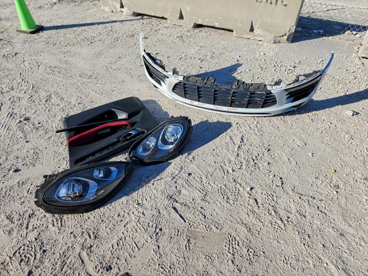 2018 Porsche Macan S VIN: WP1AB2A52JLB36018 Lot: 93238055