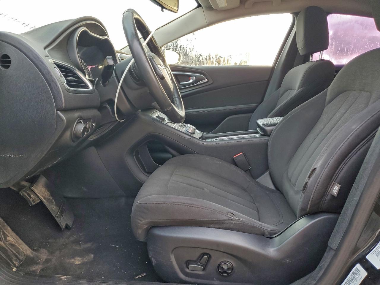 2015 Chrysler 200 Limited VIN: 1C3CCCAB0FN642658 Lot: 94062075