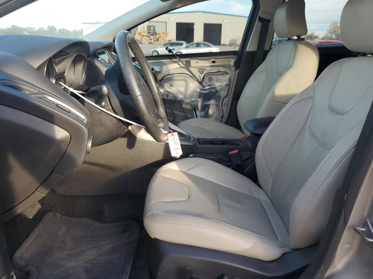 2016 Ford Focus Titanium VIN: 1FADP3N29GL325835 Lot: 92911795