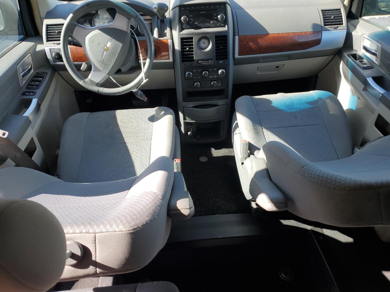 2008 Chrysler Town & Country Touring VIN: 2A8HR54P18R805691 Lot: 92117065