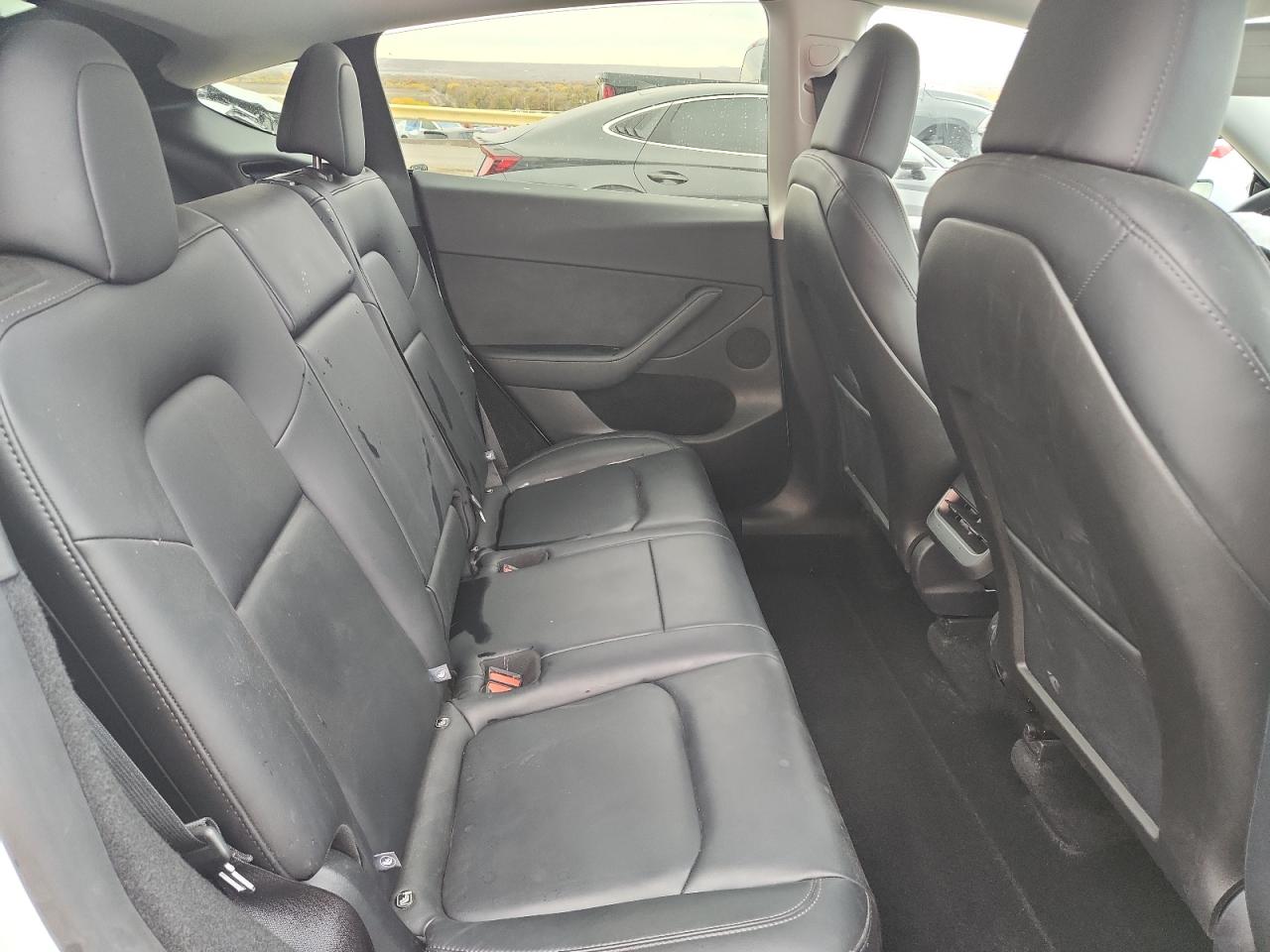 2025 Tesla Model Y VIN: 7SAYGDEF2SF303811 Lot: 93290035