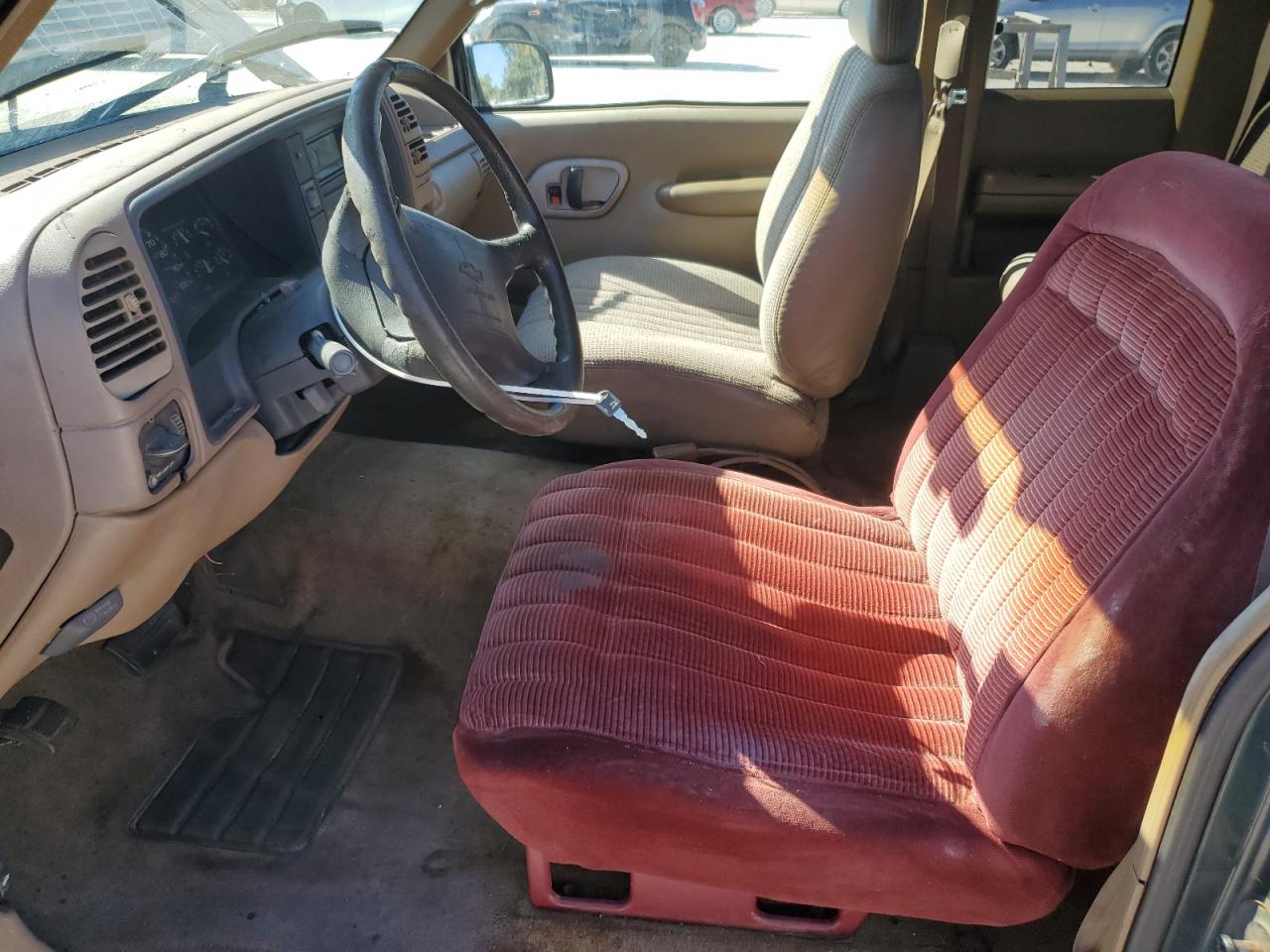 1995 Chevrolet Gmt-400 C1500 VIN: 2GCEC19H0S1262765 Lot: 92712135