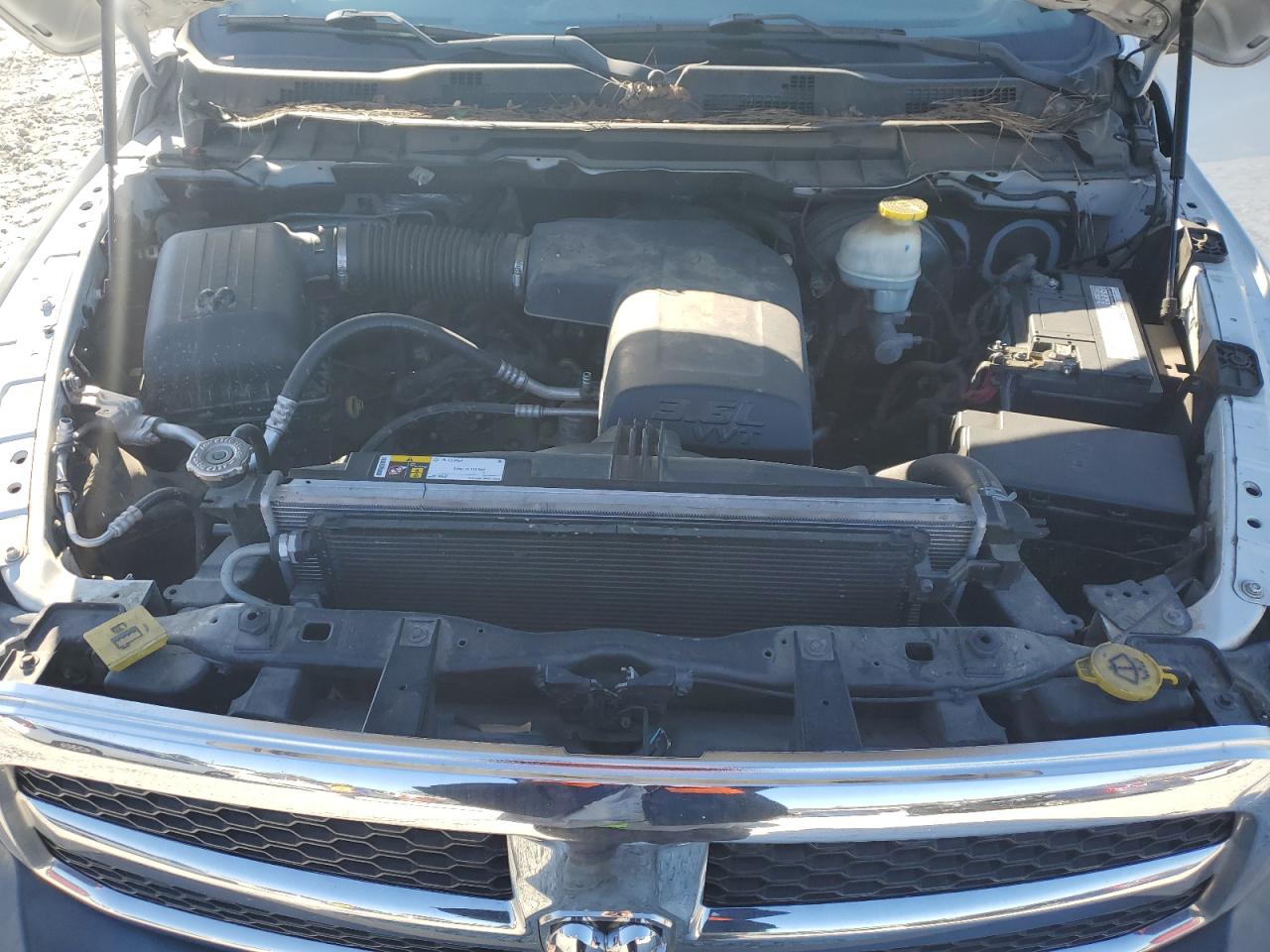 2018 Ram 1500 St VIN: 3C6JR6DG2JG211502 Lot: 92443665