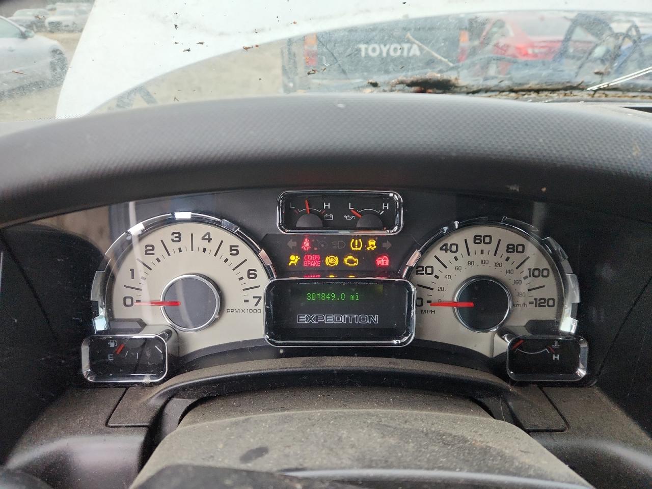 2011 Ford Expedition Limited VIN: 1FMJU2A59BEF36610 Lot: 69251335