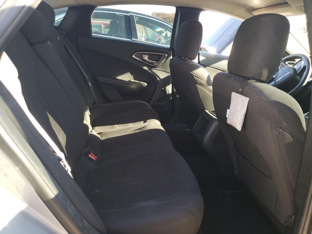 2015 Chrysler 200 Limited VIN: 1C3CCCAB0FN700512 Lot: 91518325