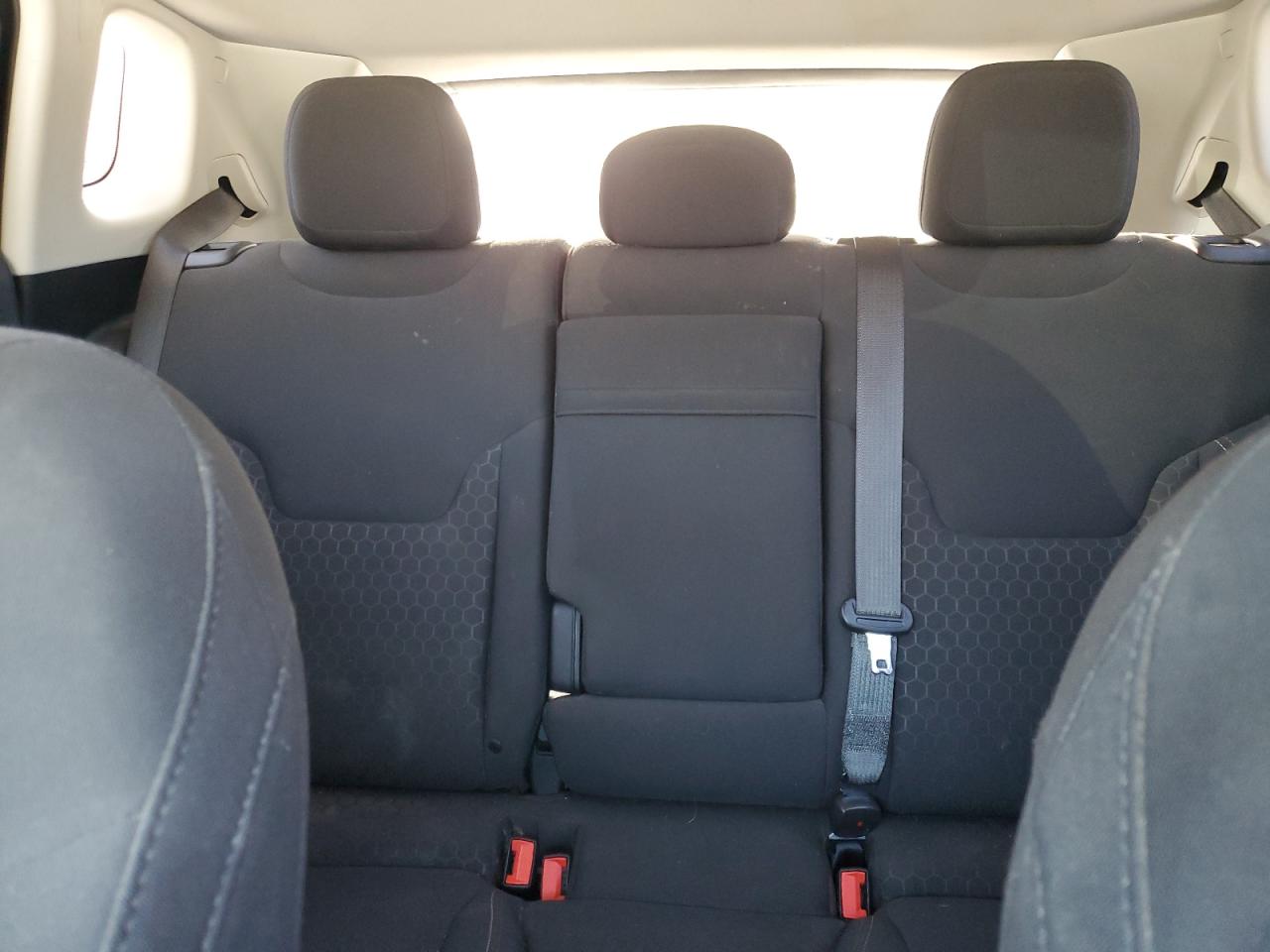 2018 Jeep Compass Sport VIN: 3C4NJDAB2JT101104 Lot: 92680685