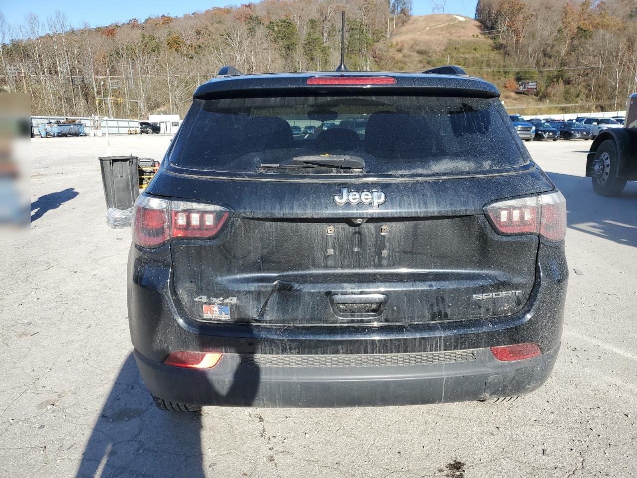 2018 Jeep Compass Sport VIN: 3C4NJDAB2JT101104 Lot: 92680685