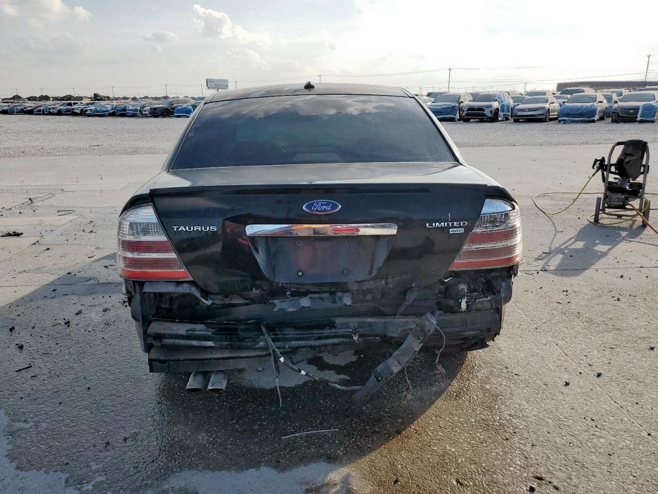 2008 Ford Taurus Limited VIN: 1FAHP28W08G121350 Lot: 92834445