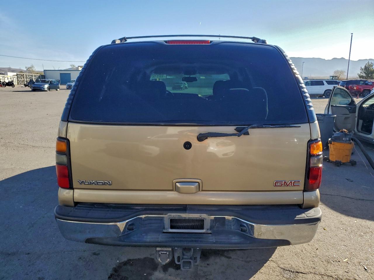 2005 GMC Yukon VIN: 1GKEC13T85J143082 Lot: 93717925